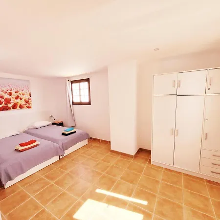 Villa Villatommy Heated Pool, Hottub, Fast Wifi