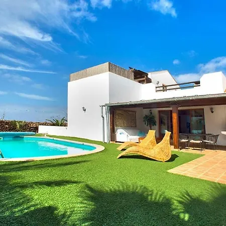 Villatommy Heated Pool, Hottub, Fast Wifi Lajares