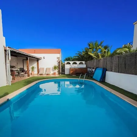 Villatommy Heated Pool, Hottub, Fast Wifi Willa Lajares