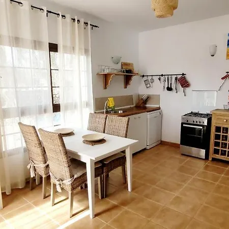 Villatommy Heated Pool, Hottub, Fast Wifi וילה *